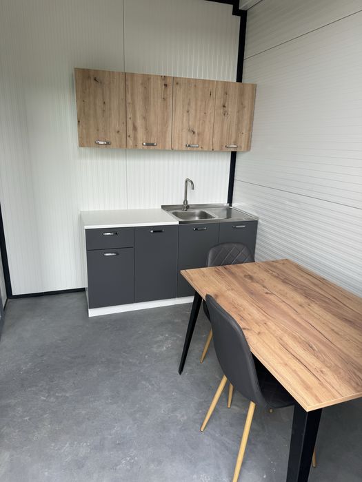 Продаж сучасного складського приміщення. 1200м², 42сот. в 7 км від Львова в с.Бартатів з прямим виїздом на логістичний шлях М11 Львів–Шегині.