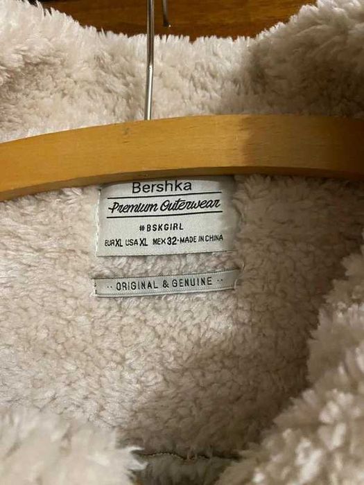 Casaco de camurça e pêlo da Bershka
