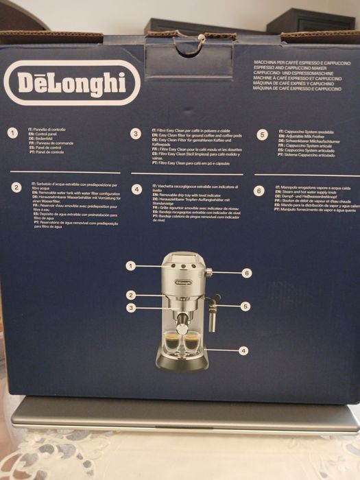 Кавоварка De’Longhi Dedica EC685