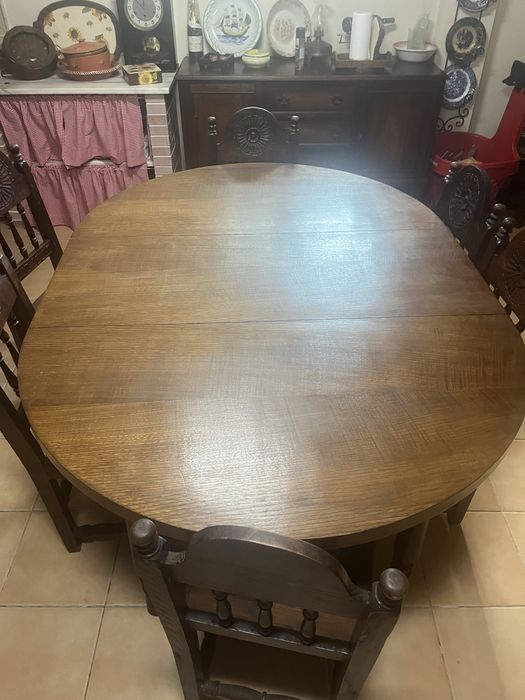 Mesa 2,30m x 1,30m com 7 cadeiras,