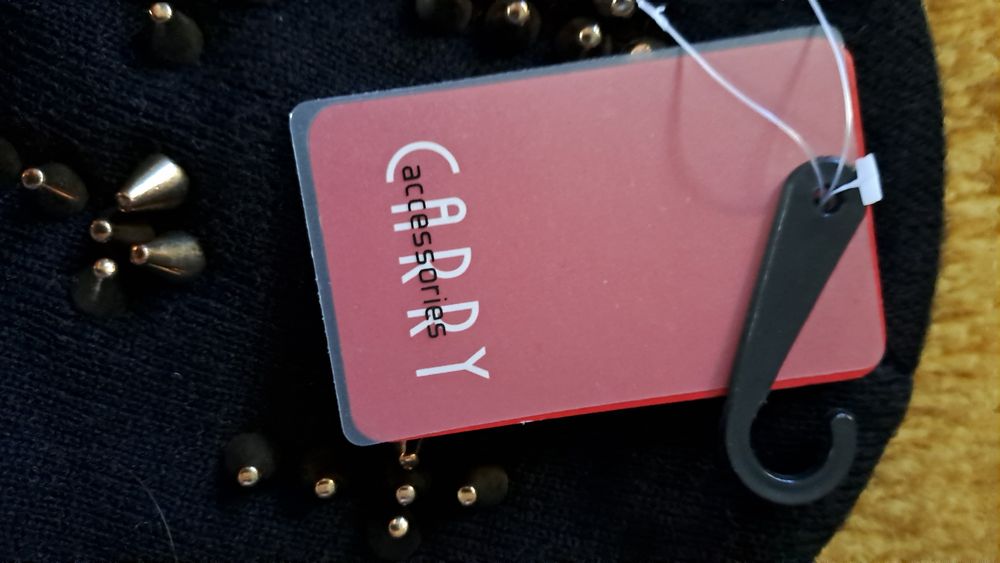 Czapka czarna nowa  over size carry ćwieki złote