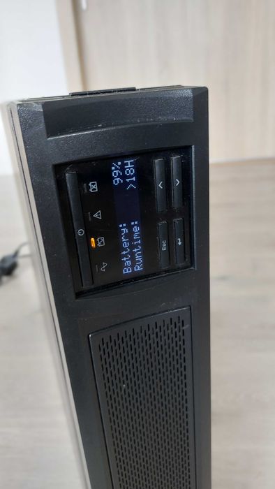 Profesjonalny zasilacz awaryjny UPS 3000W model APC SMX3000RMHV2U