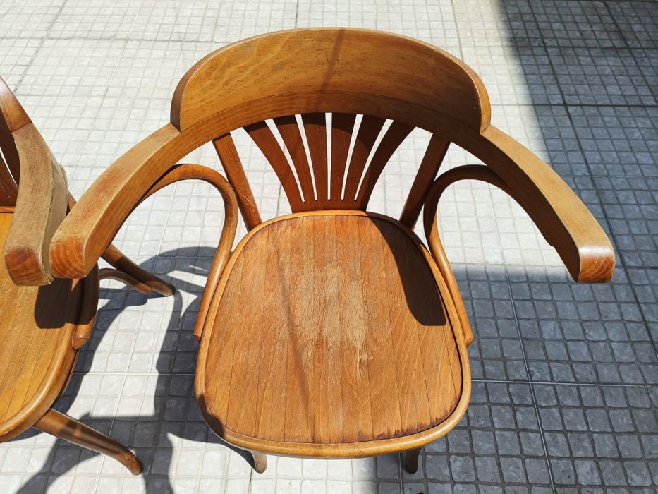 3 cadeiras em madeira