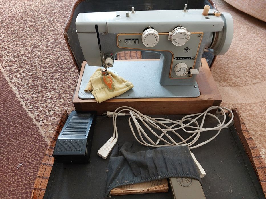 Швейная машинка Подольск 1500грн.
