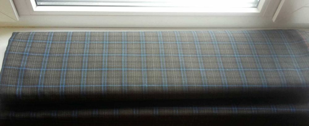 Тканина костюмна (коричнева з синім)