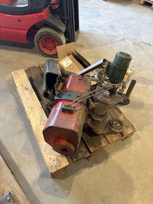 Żuraw Obrotowy Abus 2500kg dźwig Słupowy suwnica
