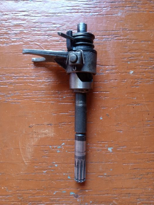 Вал переключения передач двигателя V 501 и V501M.