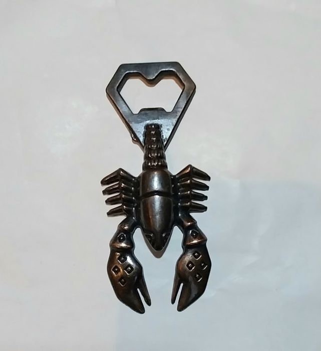 Abre cápsulas antigo em metal