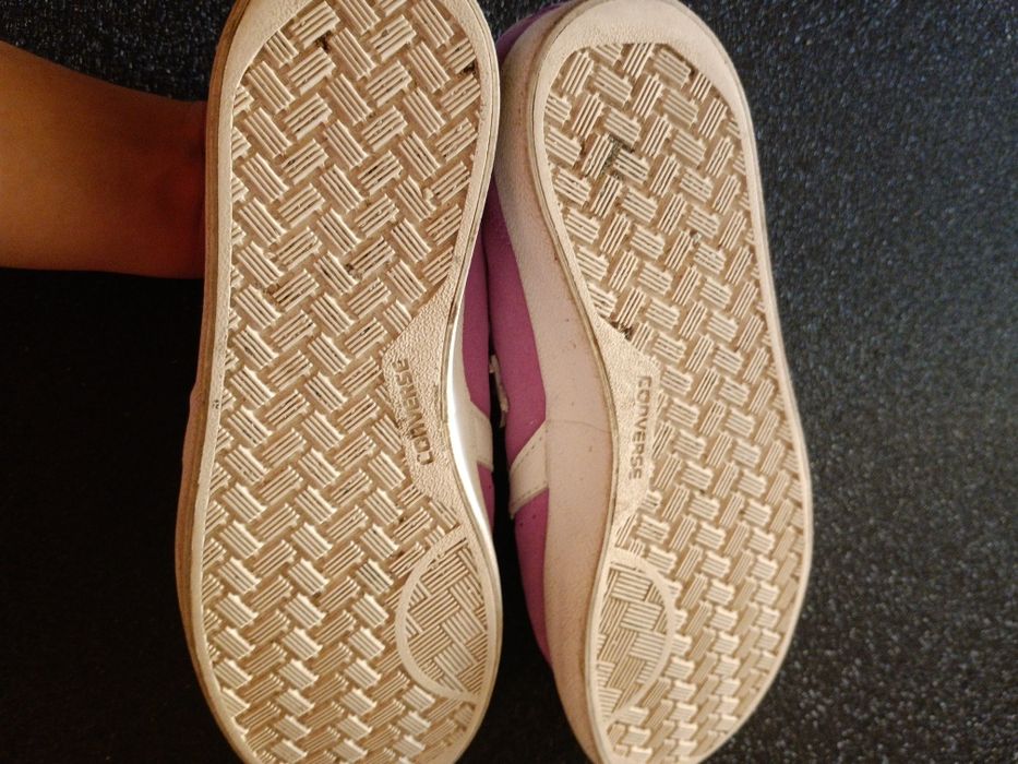 Tênis lilás Converse