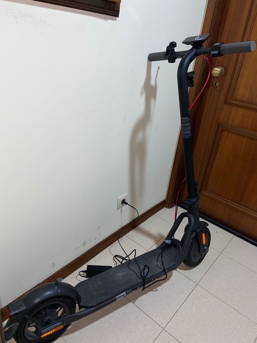 Trotinete 25km, 1 mês de uso e com a caixa.