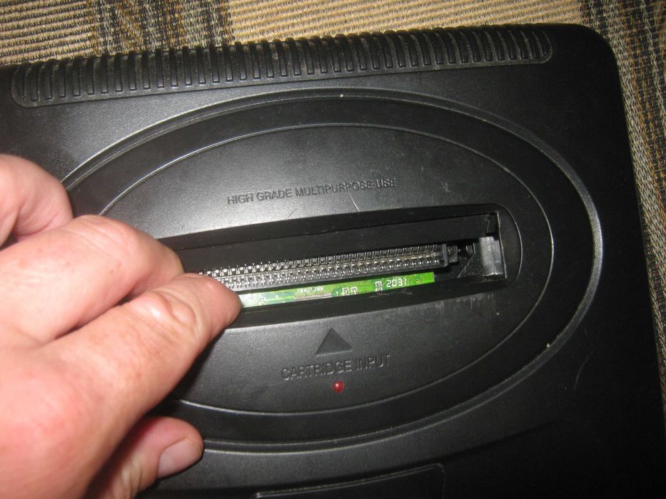 Приставка Genesis с беспроводным джойстиком и флэш-памятью.Рабочая.