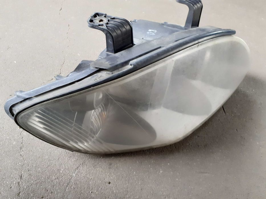 Lampa prawa Ssangyong Rodius