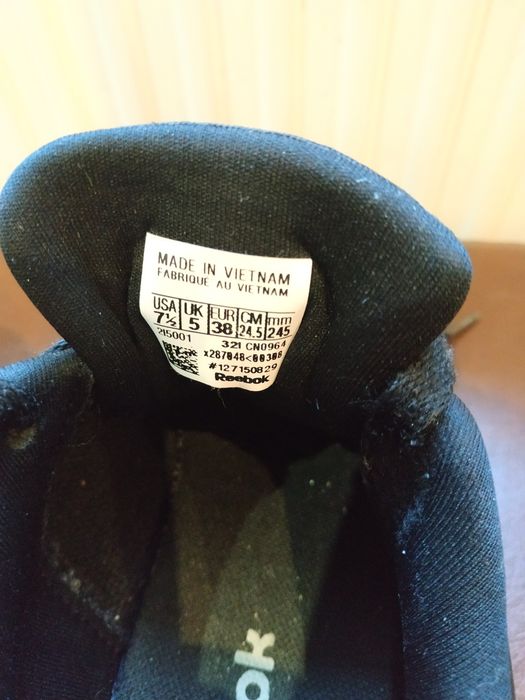 Жіночі кросівки 38 розміру Reebok