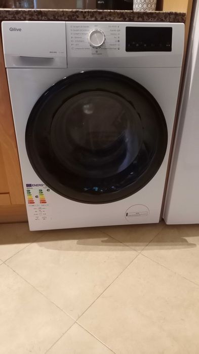 Máquina de lavar e secar roupa