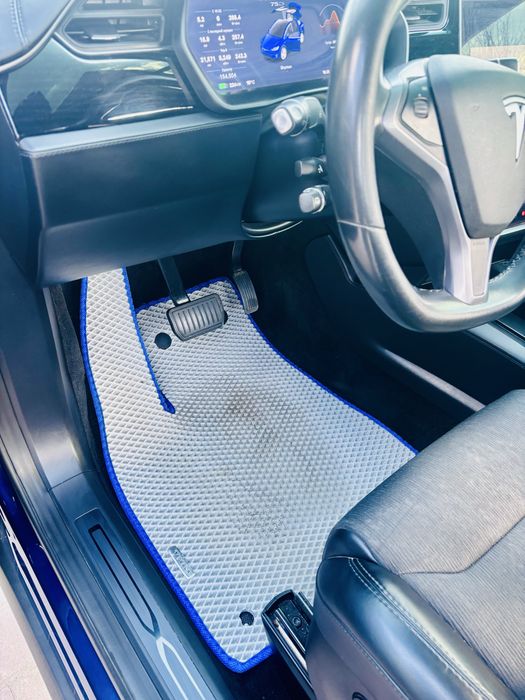 Tesla X 2018року