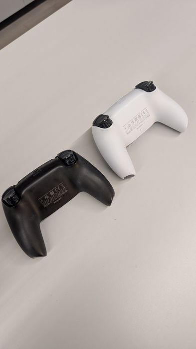 2x Бездротові геймпади Sony PlayStation Dualsense (Чорний та Білий)