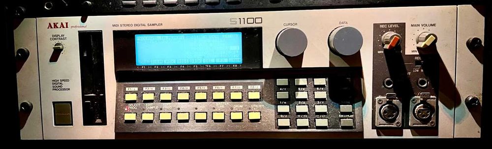 Sampler Akai S1100