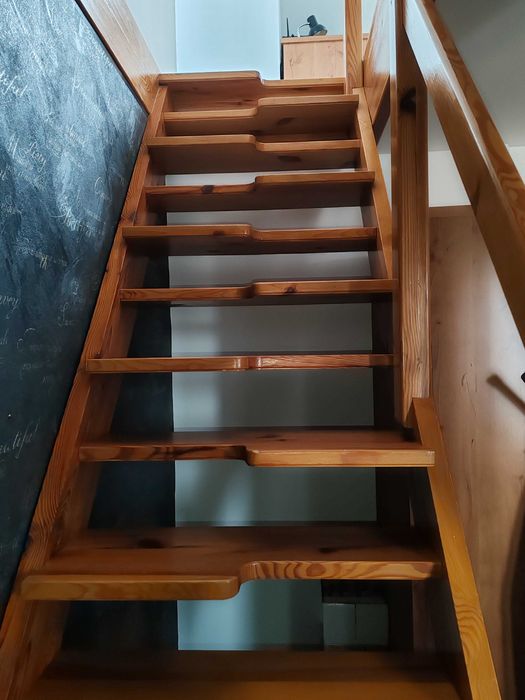 Schody wewnętrzne drewniane kacze - samonośne