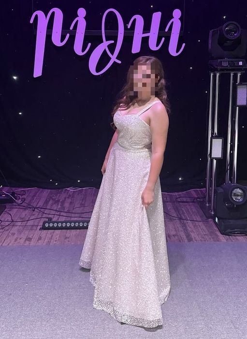 Продам випуску сукню!