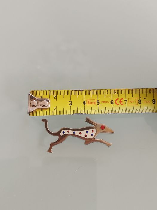 Lindo broche vintage em latão e esmalte.   Estado muito bom