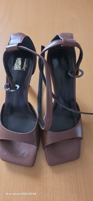 Buty na obcasie 37