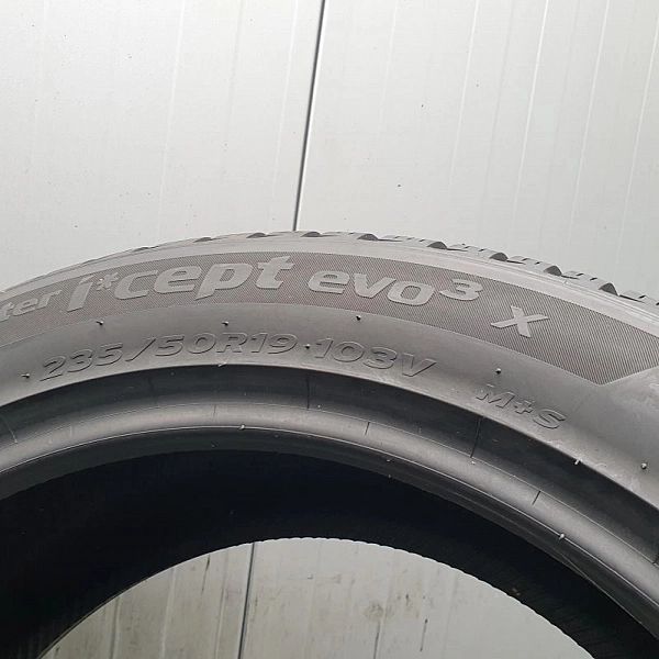1X Hankook Winter Icept Evo3 X 235/50/19/103V Xl