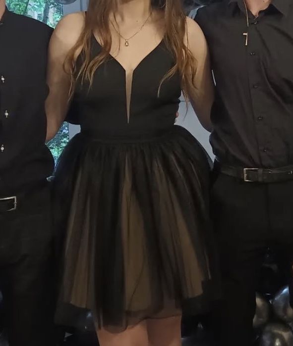 sprzedam sukienke rozkloszowana tiulowa