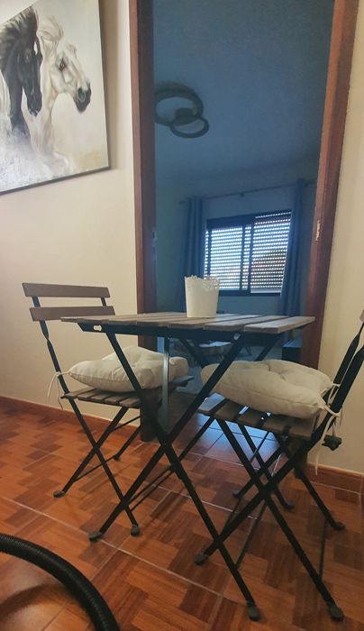 Conjunto de Mesa e 2 cadeiras