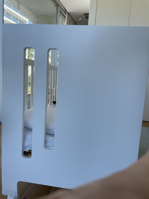 Cama de grades de bebé