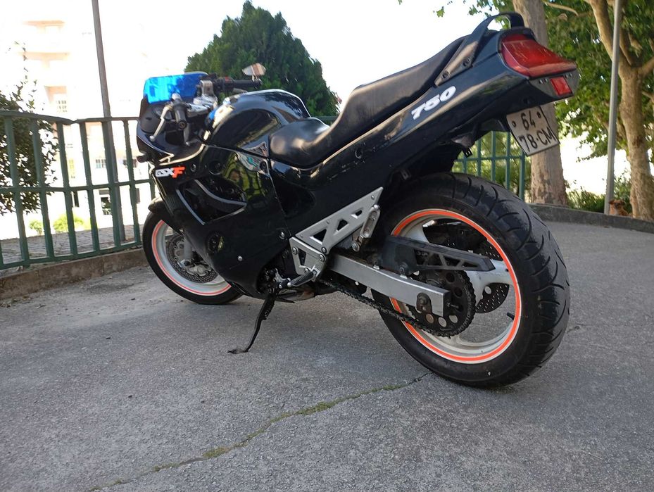 Vendi Moto Suzuki GSX 750f Katana