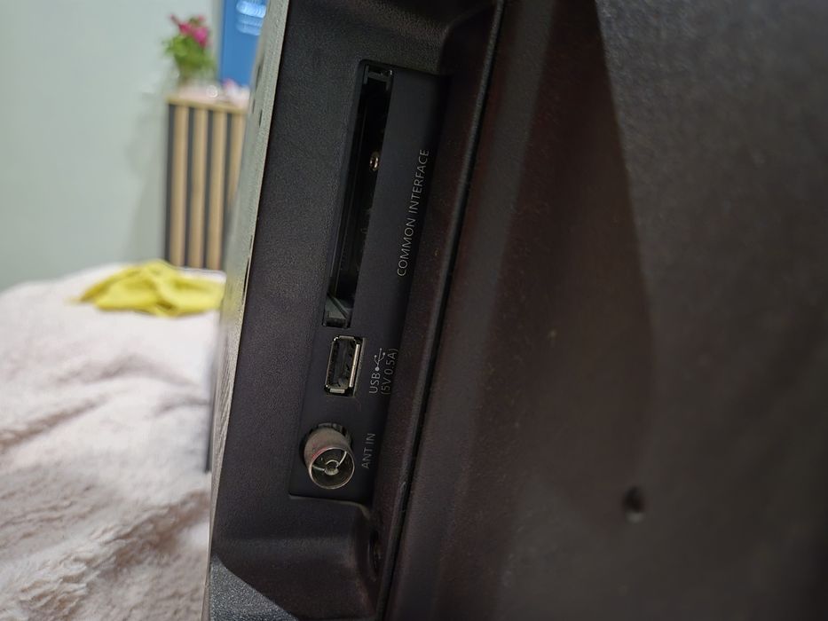 Telewizor Samsung UE32T4002 – 32 cale | pilot | DVB-T2