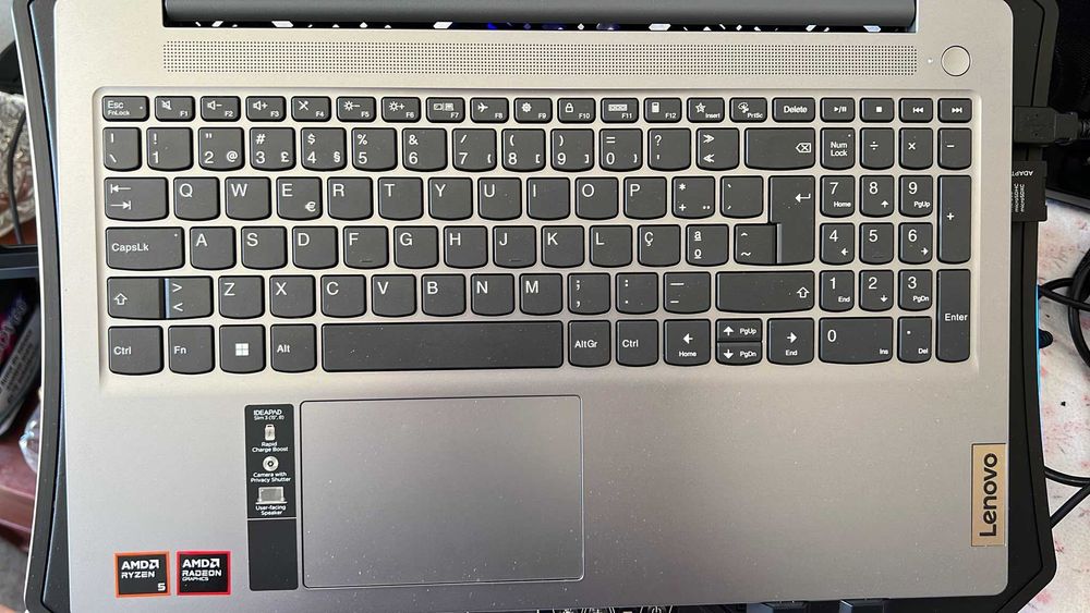Portatiil LENOVO