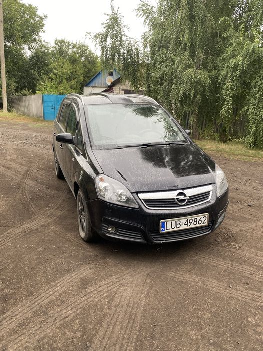 Опель Зафіра.