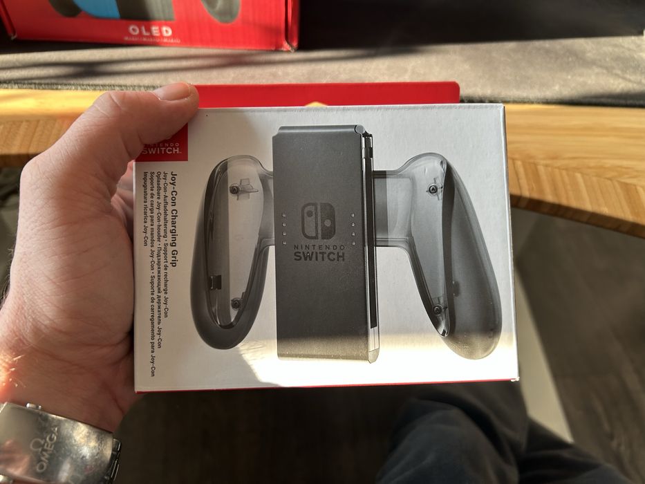 Nintendo Switch OLED + dodatkowe JoyCon’s + karta micro SD 256GB