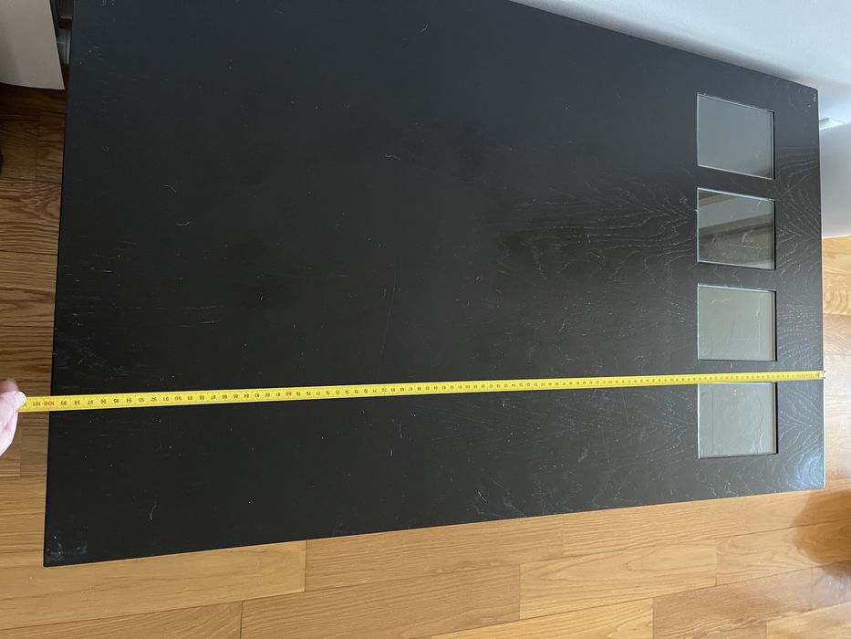 Mesa de centro em madeira maciça e espaços para fotos