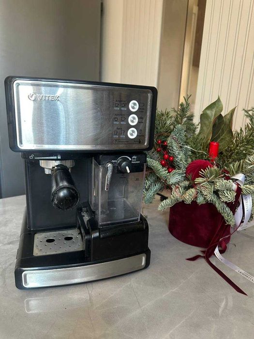 Кавоварка VITEK VT-1514 BK ріжкова з капучінатором