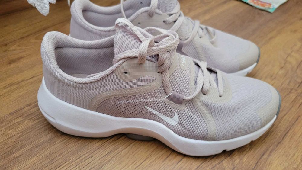 Жіночі кросівки Nike