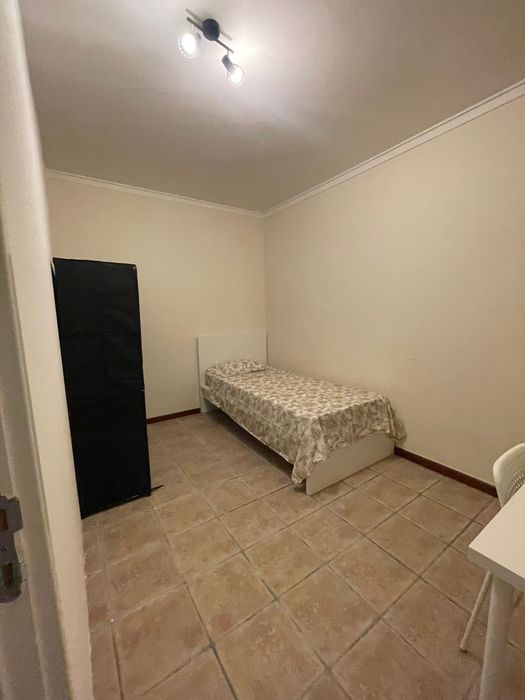 Quarto de 400€ disponivel no monte abraão