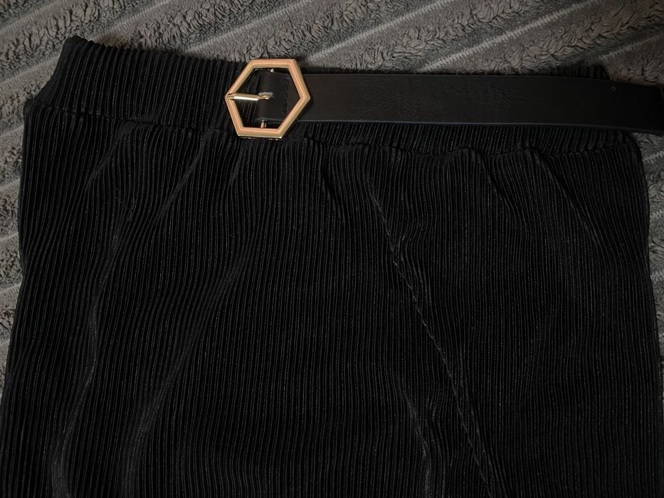 Спідниця міді