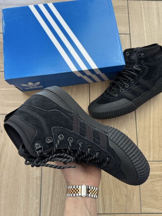 Nowe Wysokie Zamszowe Buty Męskie Adidas Akando Czarne Wiosenne 42