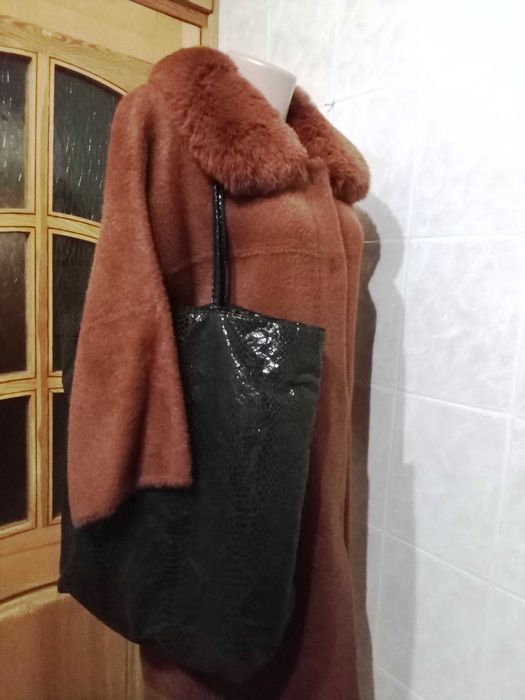 Carlos falchi - итальянская сумка с кошельком. имитация кожи рептилии