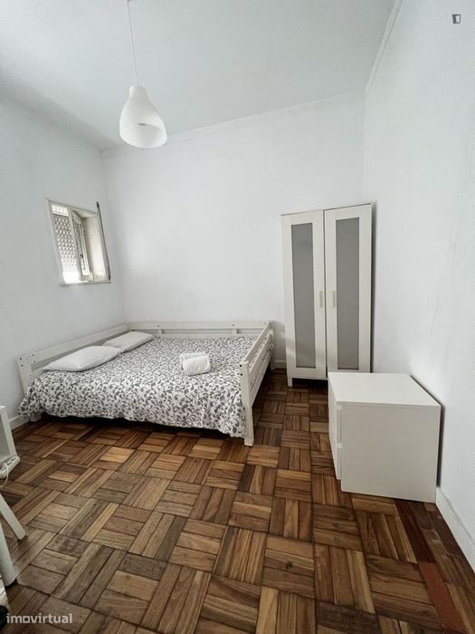 Quarto - localizado em Paranhos Porto