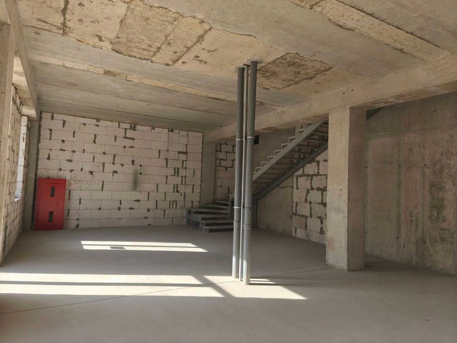 Продам  фасадное помещение на Таирово в ЖК Виа Рома.  1L21