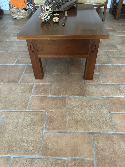Mesa de centro em cerejeira