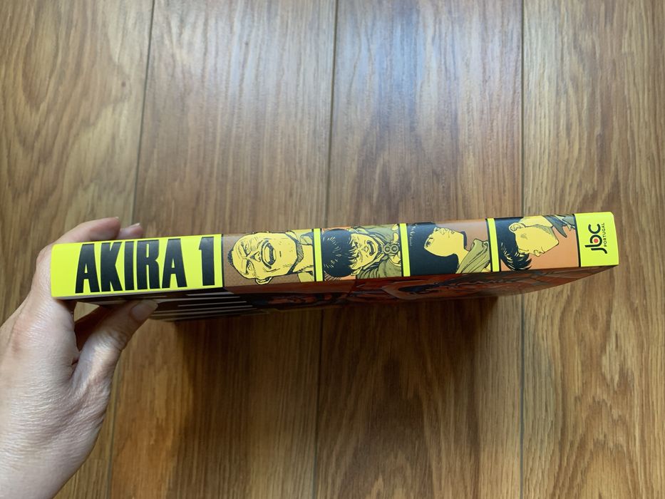Akira - Katsuhiro Otomo