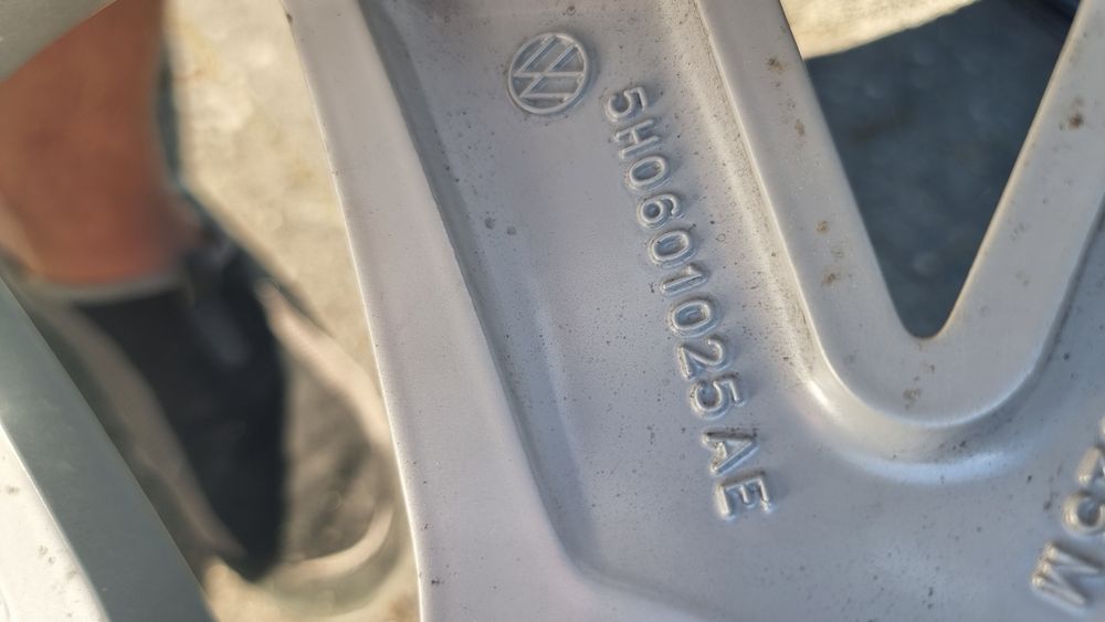 Dwie felgi VW Golf VII VIII 18"