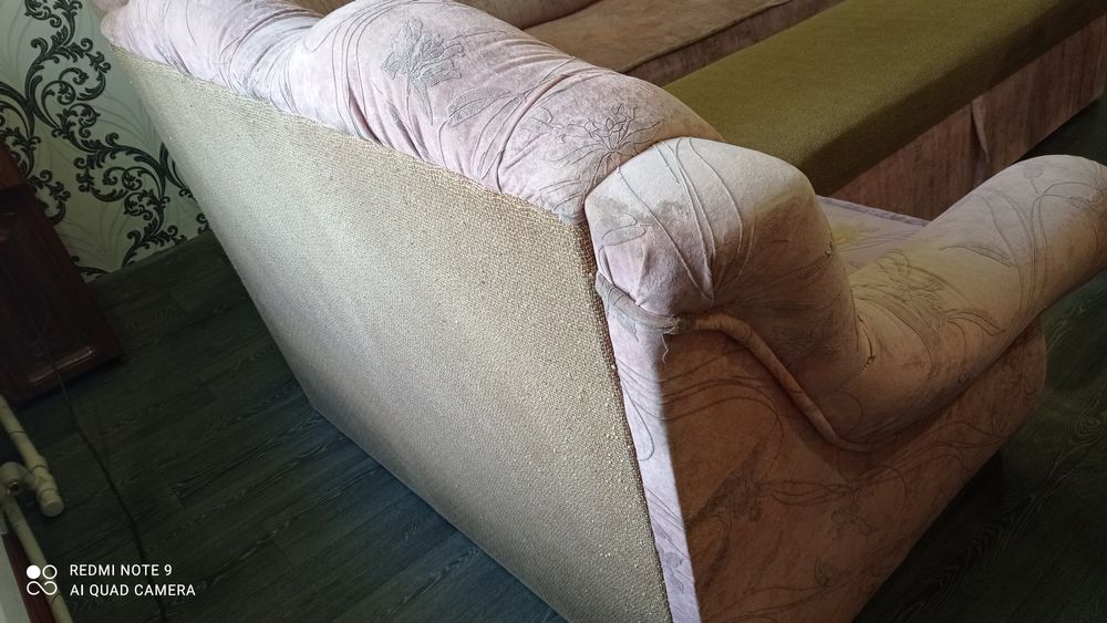 Продам мягкий уголок в зал