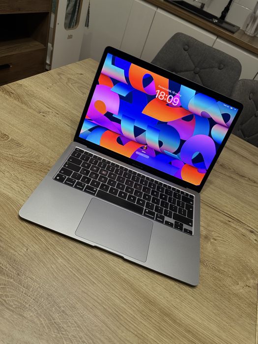 Jak Nowy Macbook Air M1 - Pełen Zestaw