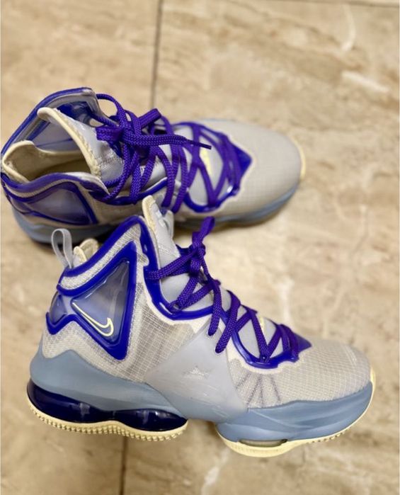 Кросівки NIKE LEBRON 19