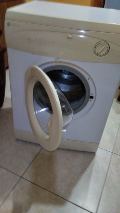 Máquina de secar roupa ler anúncio até ao final